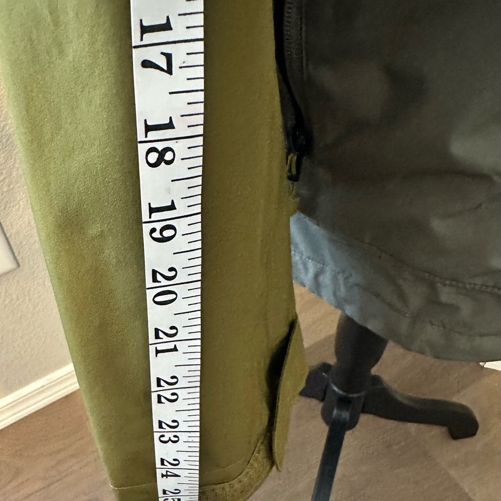 Men’s The North Face Olive and Charcoal Hooded Jacket - Picture 14 of 16